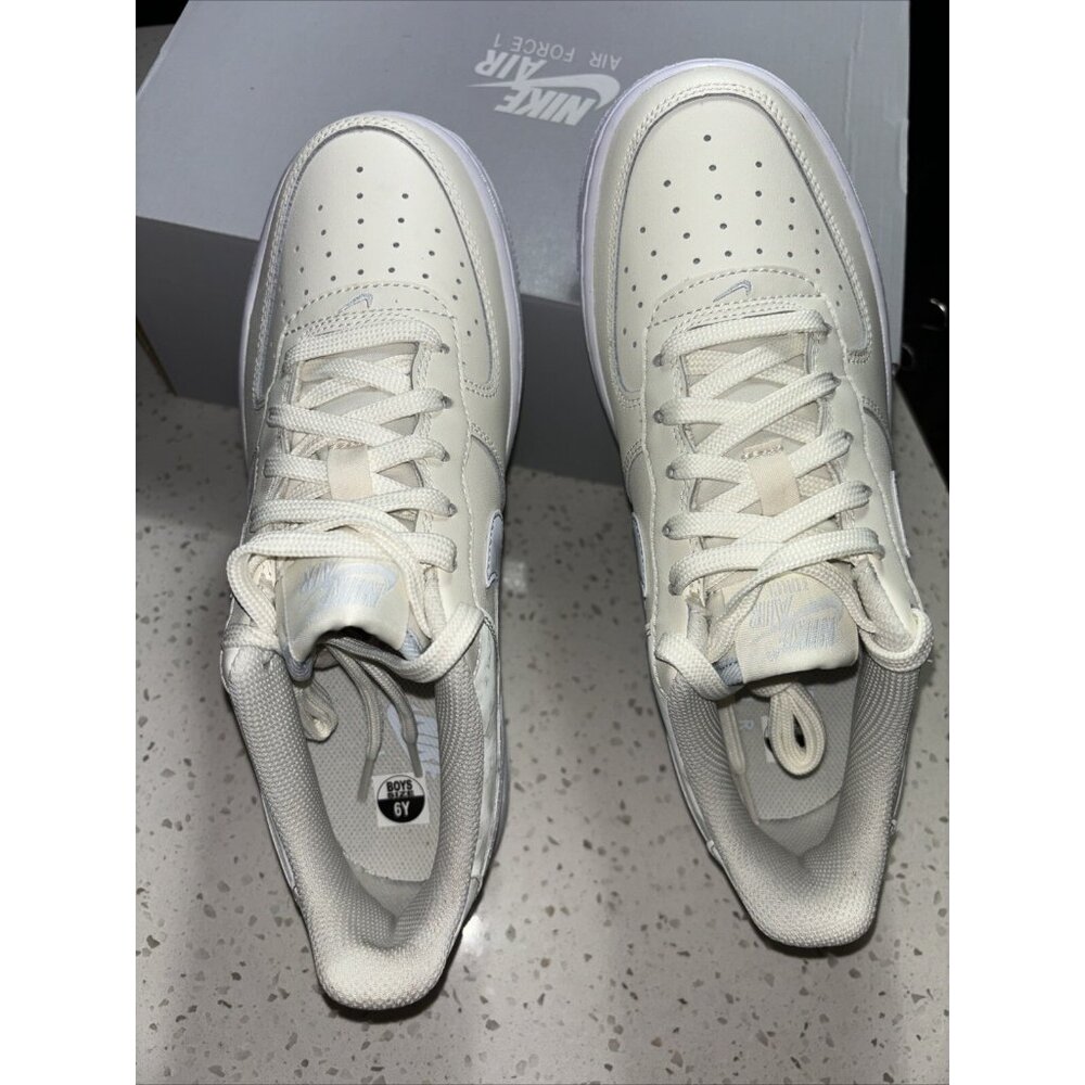 Nike Air Force 1 (GS) Shoes Big Kid’s SZ 7Y Pale Ivory/Grey CT3839-110 - Picture 2 of 8